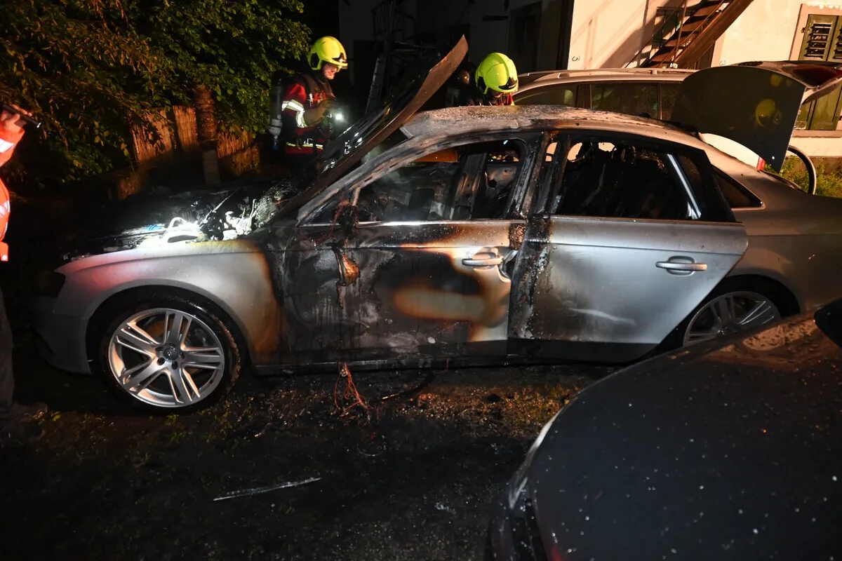 Flawil SG - Brand zerstört Auto 