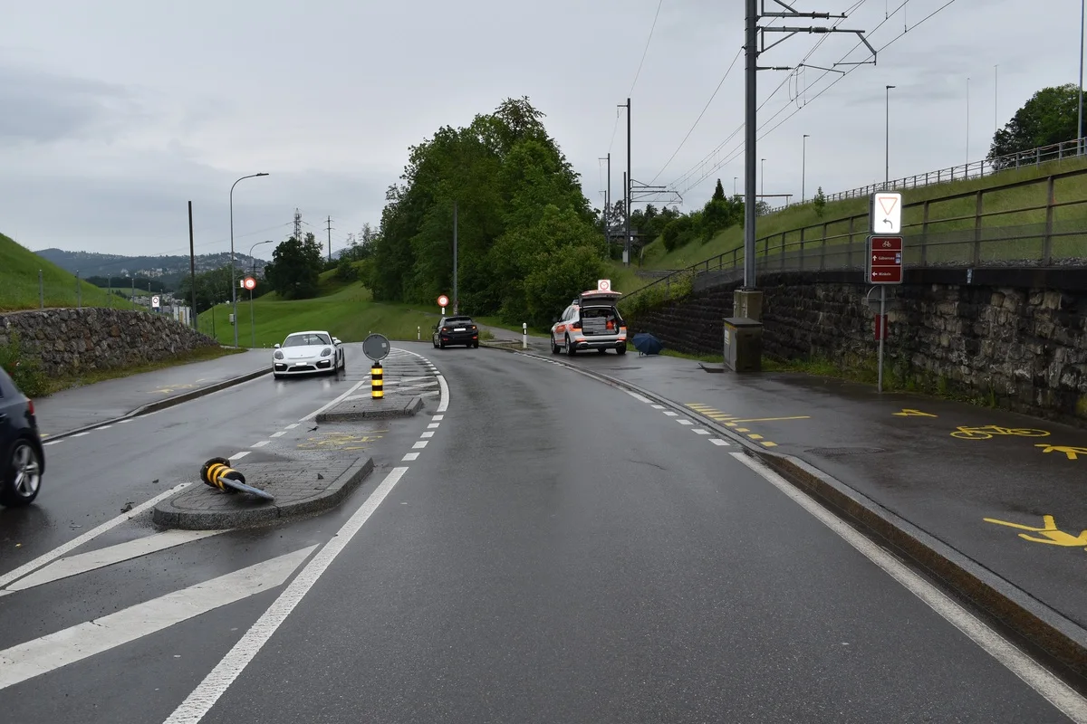 Herisau AR - Aufgrund von Unaufmerksamkeit verunfallt