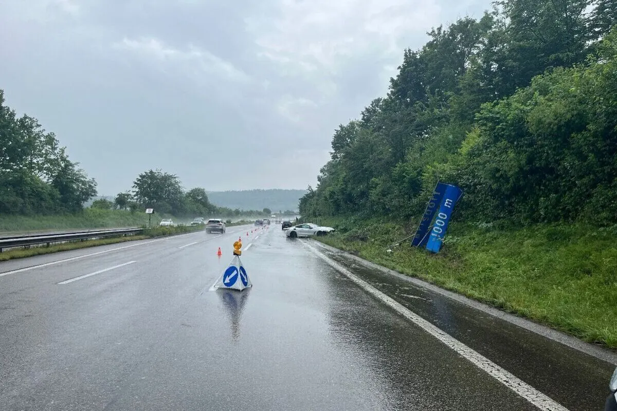 Arisdorf BL - BMW überschlägt sich auf der A2 