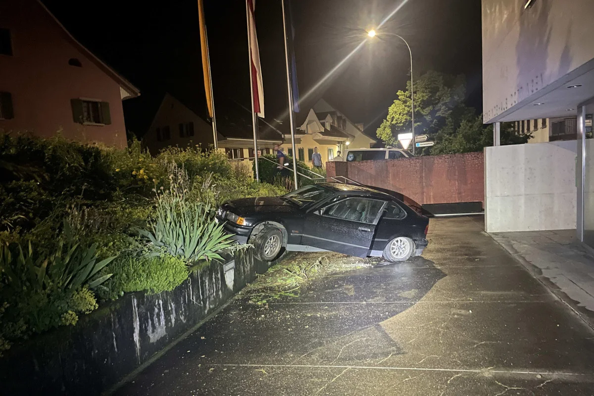 Döttingen AG - Neulenker verliert Kontrolle übers Auto 