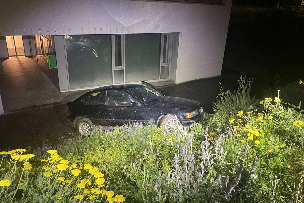 Döttingen AG - Neulenker verliert Kontrolle übers Auto 