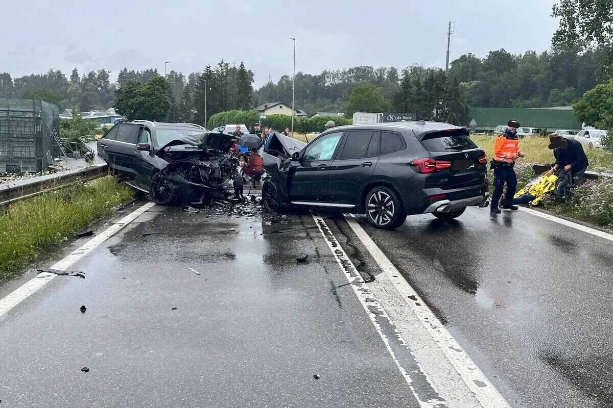 Klingnau AG - Frontalkollision fordert mehrere Verletzte 
