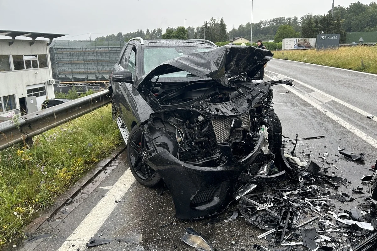 Klingnau AG - Frontalkollision fordert mehrere Verletzte 