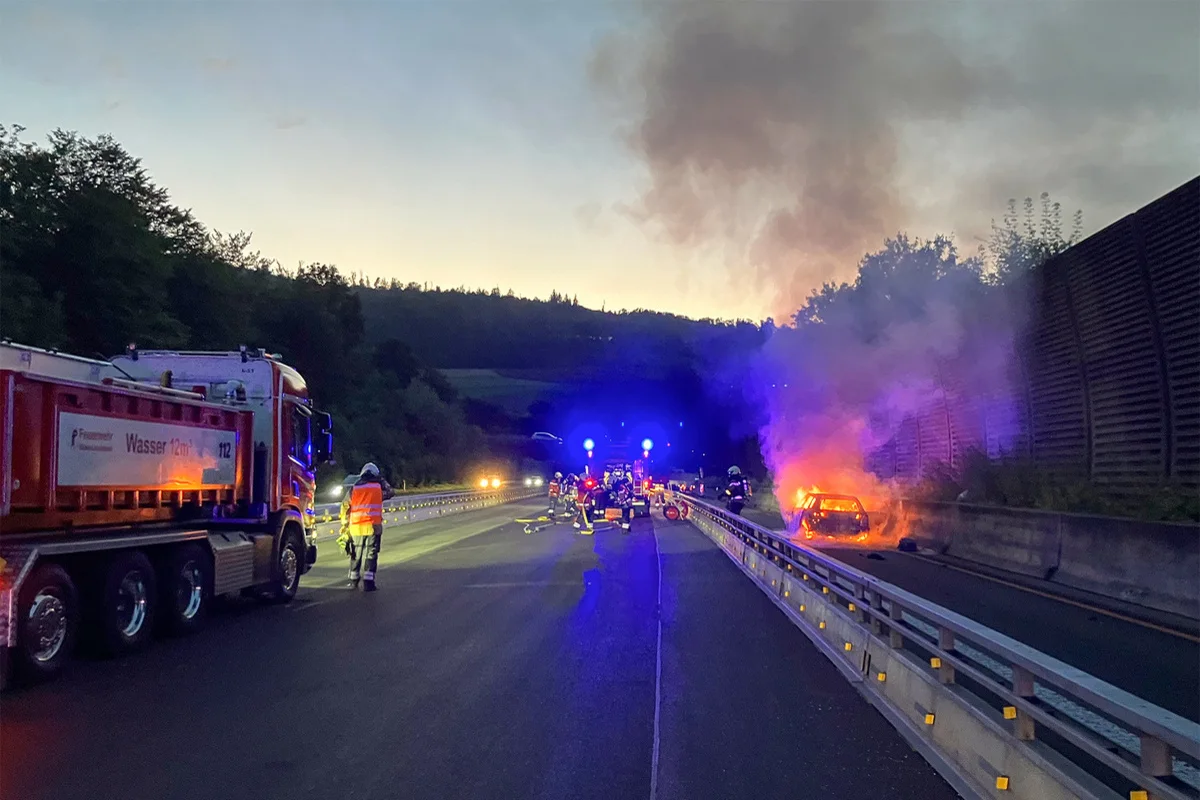 Zunzgen BL - Verkehrsbehinderungen nach Fahrzeugbrand 