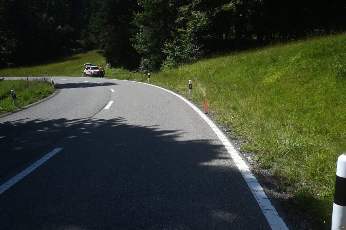 Ennetbühl SG - Rega fliegt Motorradfahrer nach Unfall ins Spital 