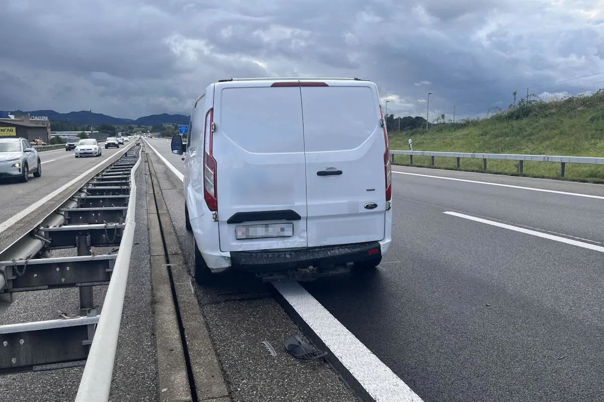 Gossau SG - Auffahrkollision zwischen einem Auto und einem Lieferwagen