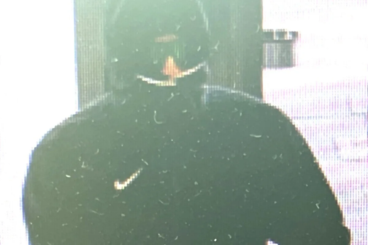 Sursee LU - Bank überfallen - Polizei fahndet mit Bildern