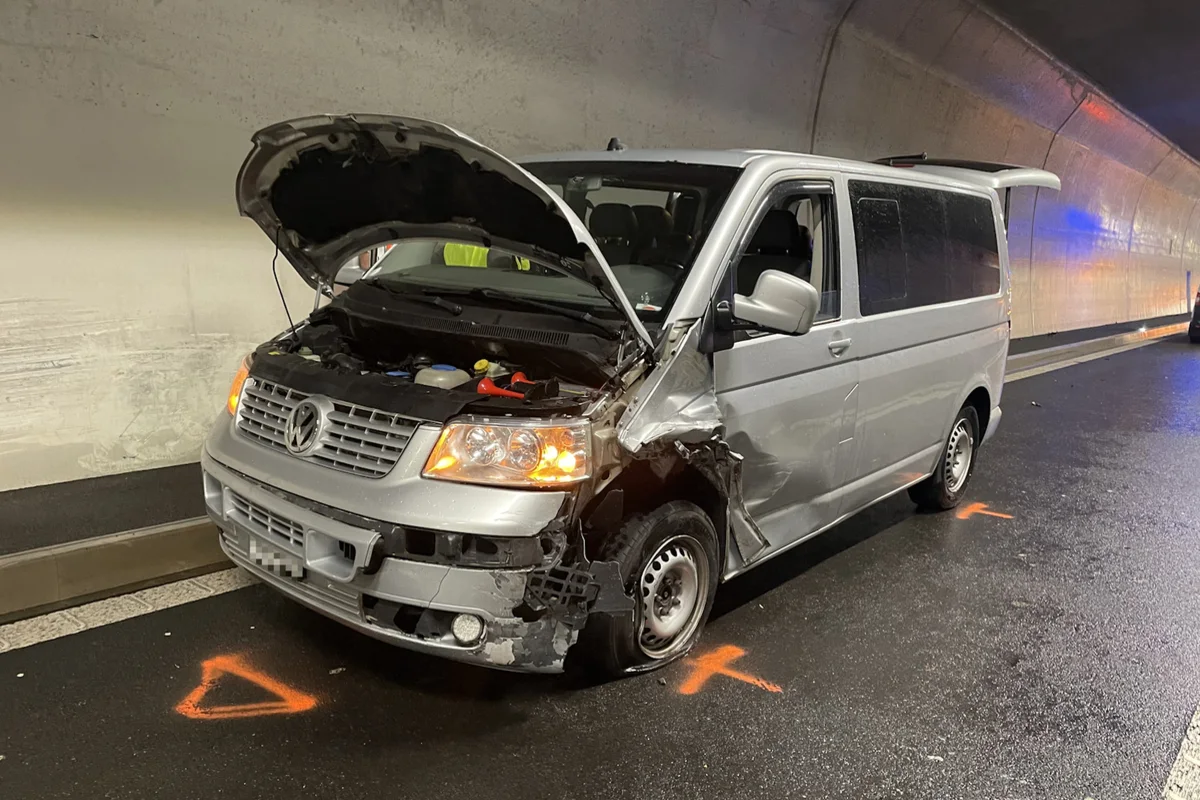 Roveredo GR/A13 - Tunnel San Fedele nach Unfall gesperrt