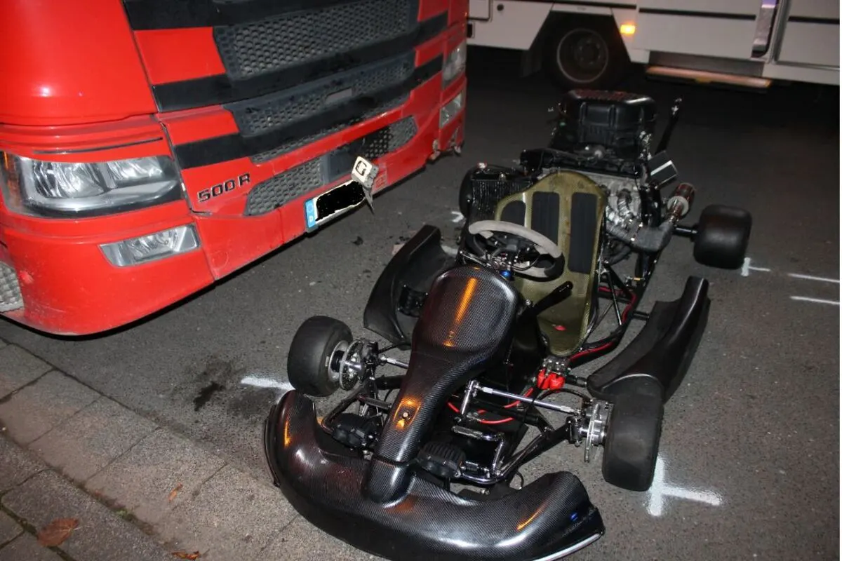 Jüchen - Mit einem umgebauten Kart gegen LKW geprallt