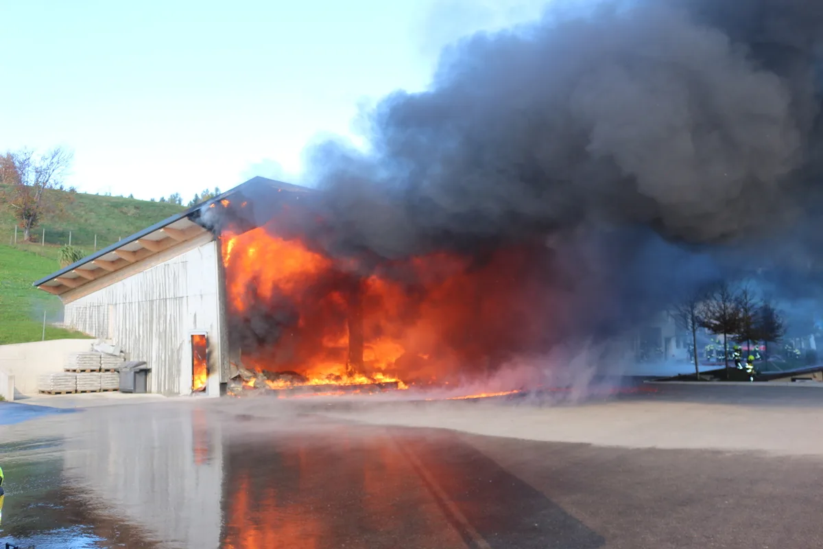 Haseln AI – Enormer Sachschaden nach Brand einer Werkstatt 