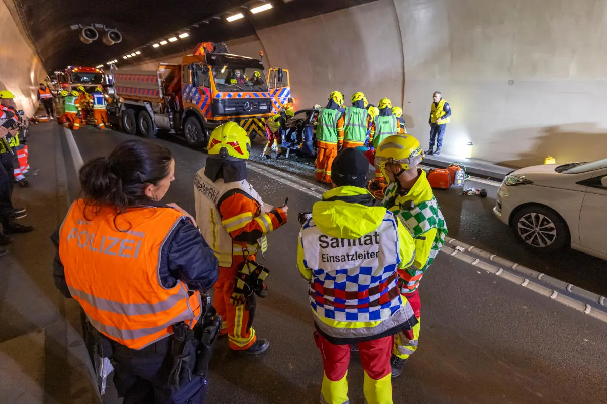 Hergiswil A8 – Einsatzübung im Loppertunnel durchgeführt