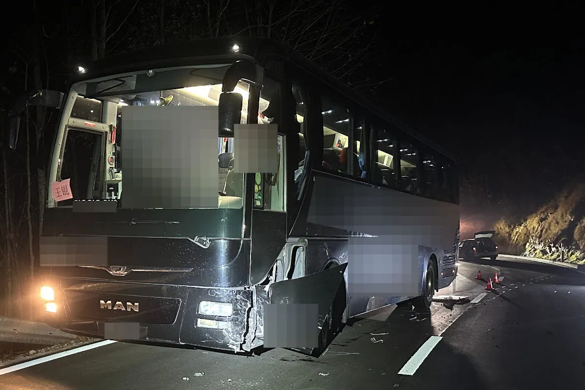 Kerns/Sachseln OW – Mit Reisebus kollidiert – Bei Unfall überschlagen