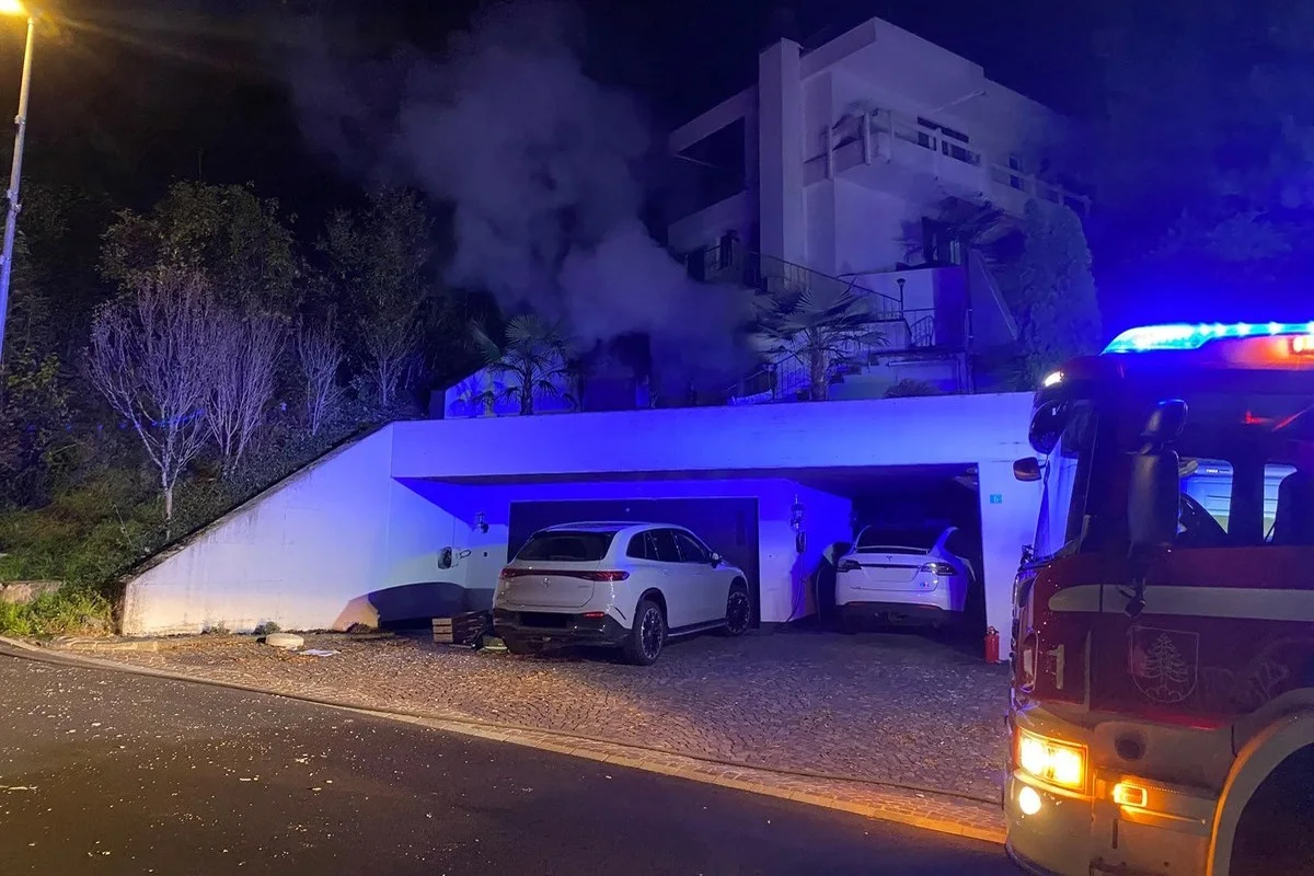 Walchwil ZG – Absichtlich Feuer in einem mehrstöckigen Einfamilienhaus gelegt