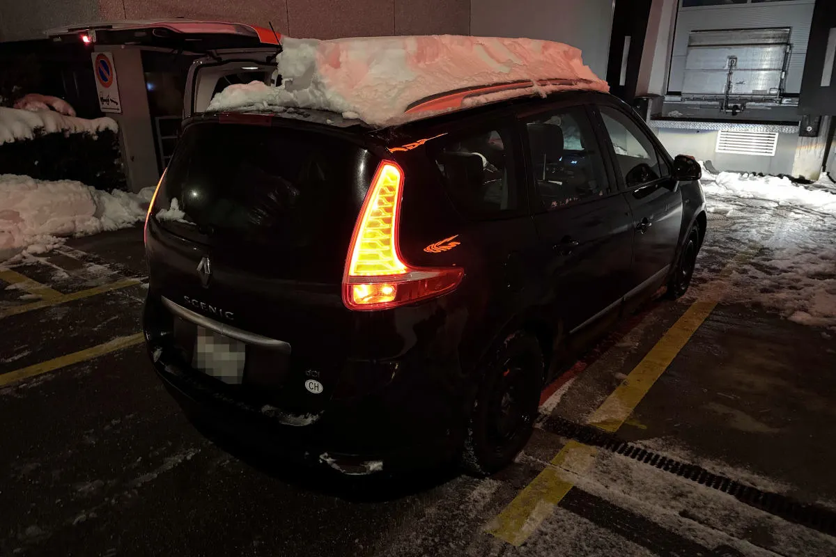 St.Gallen – 12 Verkehrsteilnehmende wegen Schnee auf Fahrzeug angezeigt