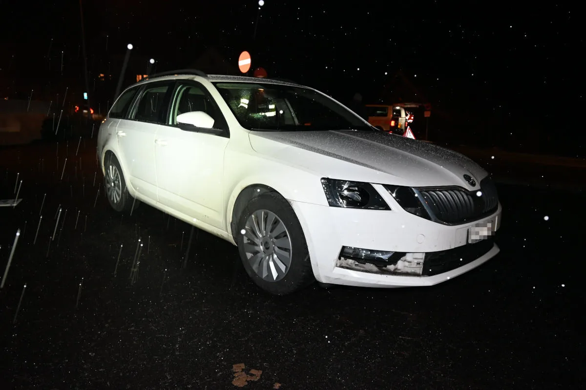 Ricken SG – Auto kollidiert mit Elektrorollstuhlfahrer auf Fussgängerstreifen