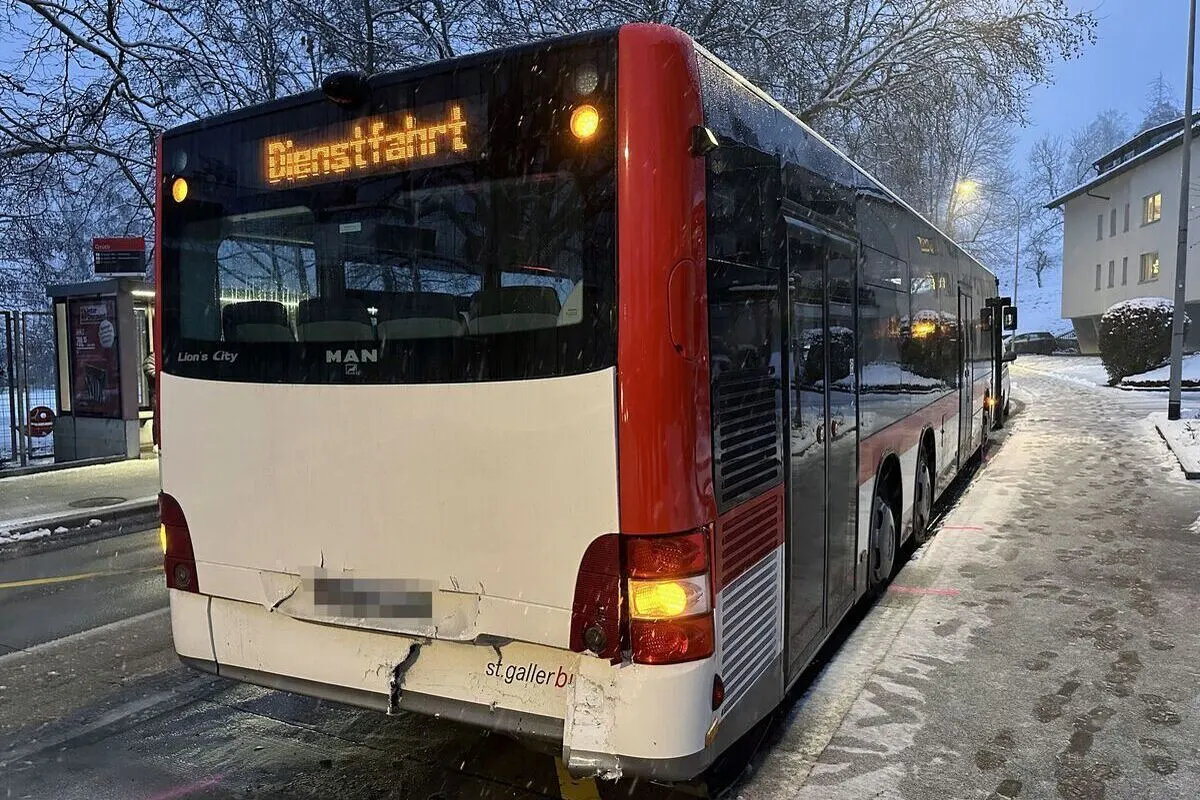 St.Gallen – Auf stehenden Bus aufgefahren