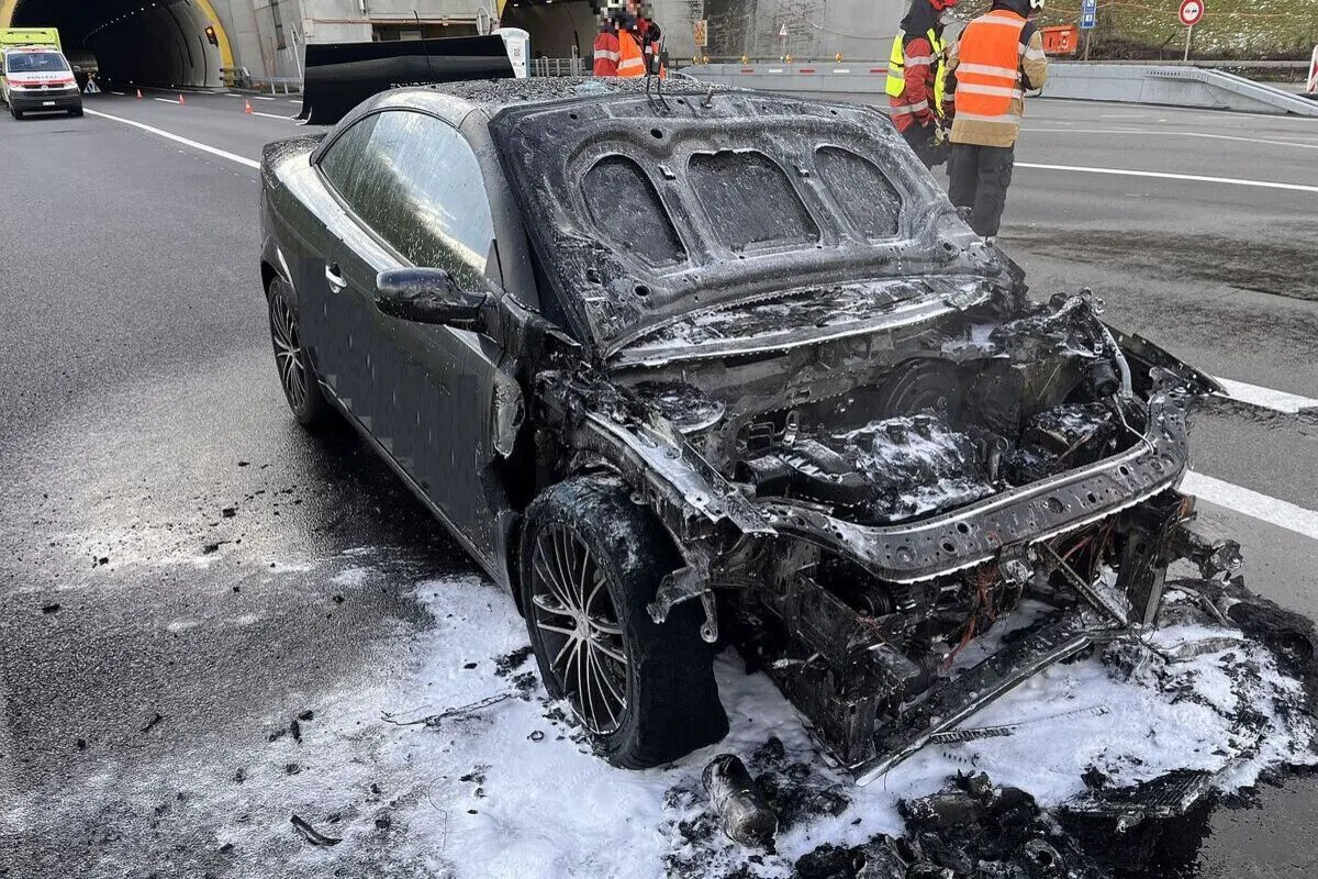 Sissach BL/A2 – Auto in Vollbrand