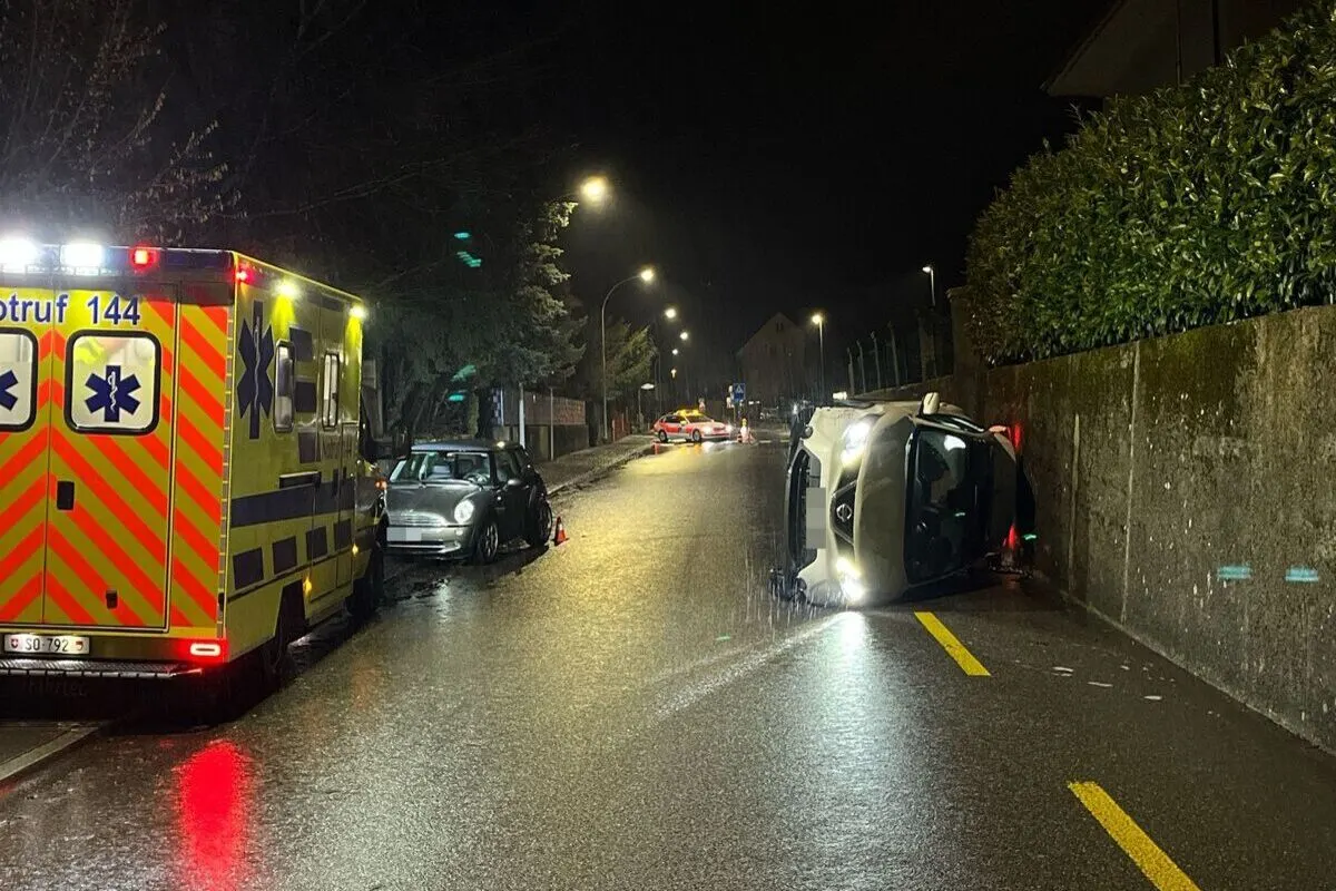 Grenchen SO – Auto kippt bei Unfall zur Seite 