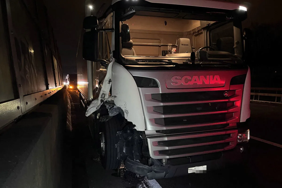 A1 Wettingen AG – Kollision eines Lastwagen mit einem Pannenfahrzeug