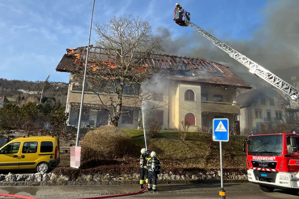Welschenrohr SO – Brand in Mehrfamilienhaus