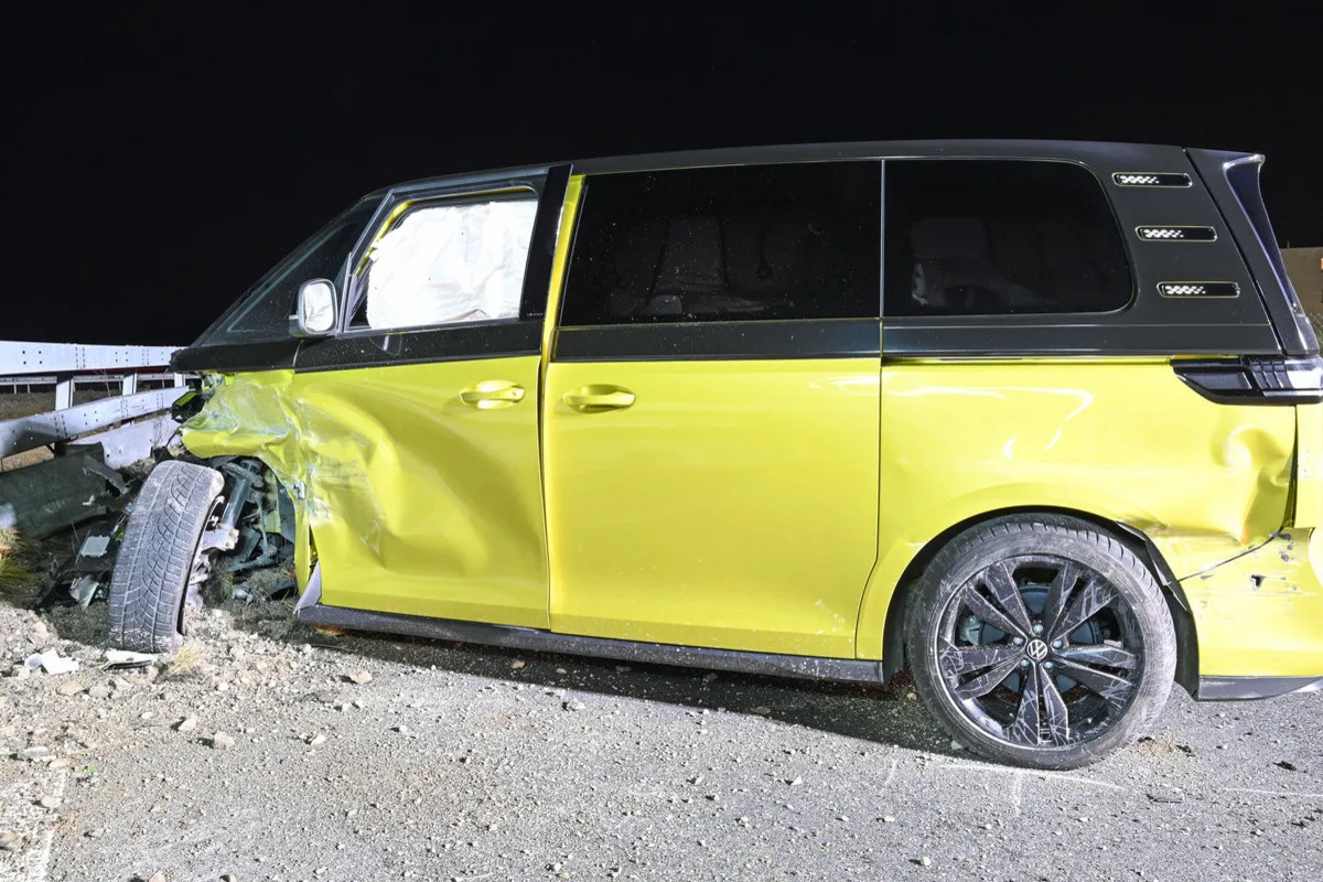 Buchrain/ A14 LU – Frontal gegen eine Leitplanke gefahren