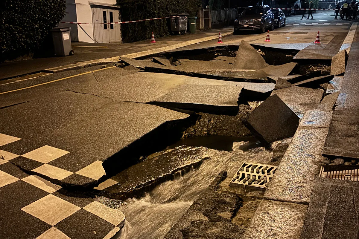 Zürich Kreis 6 – Wasserrohrbruch flutet Strassen und Häuser