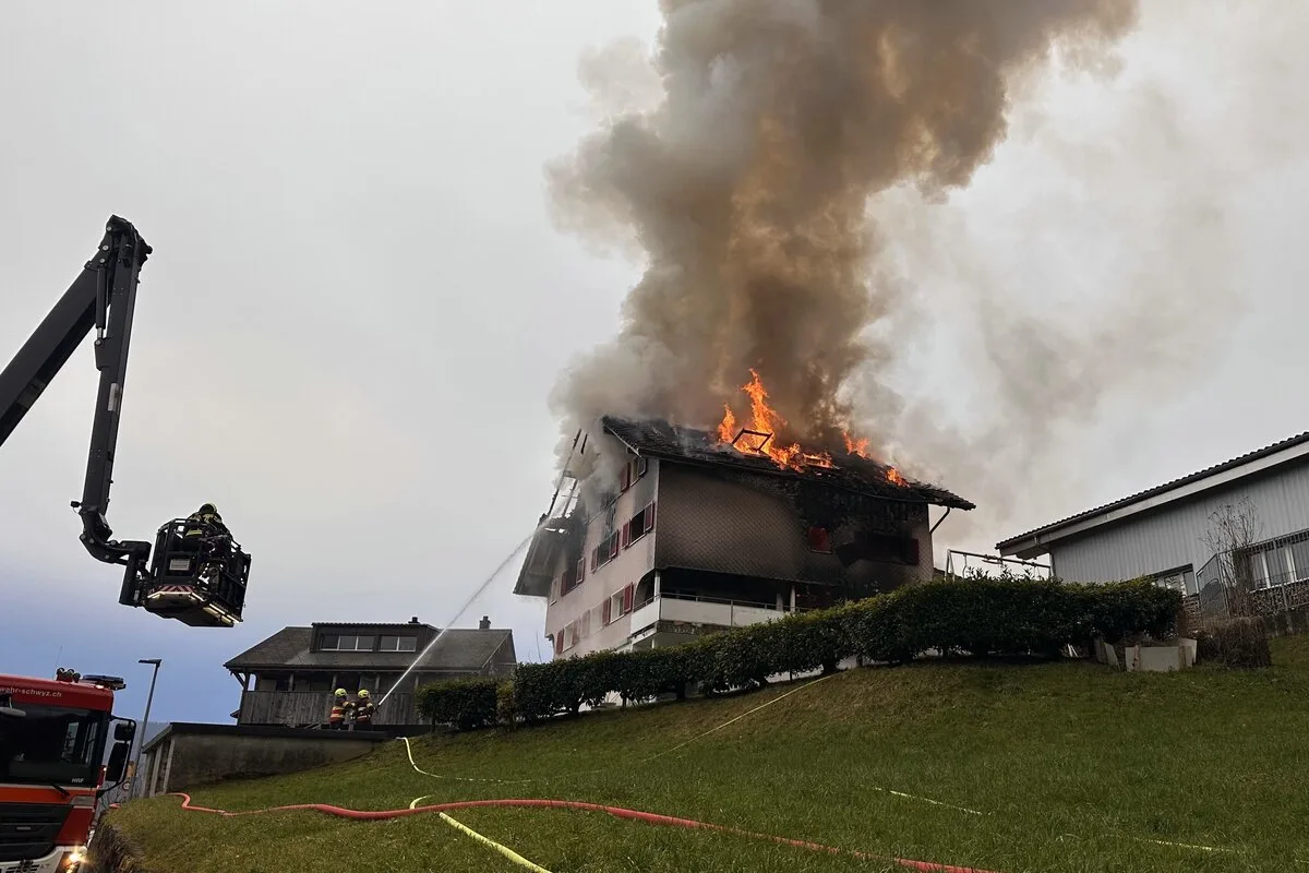 Brunnen SZ – Mehrfamilienhaus durch Feuer zerstört 