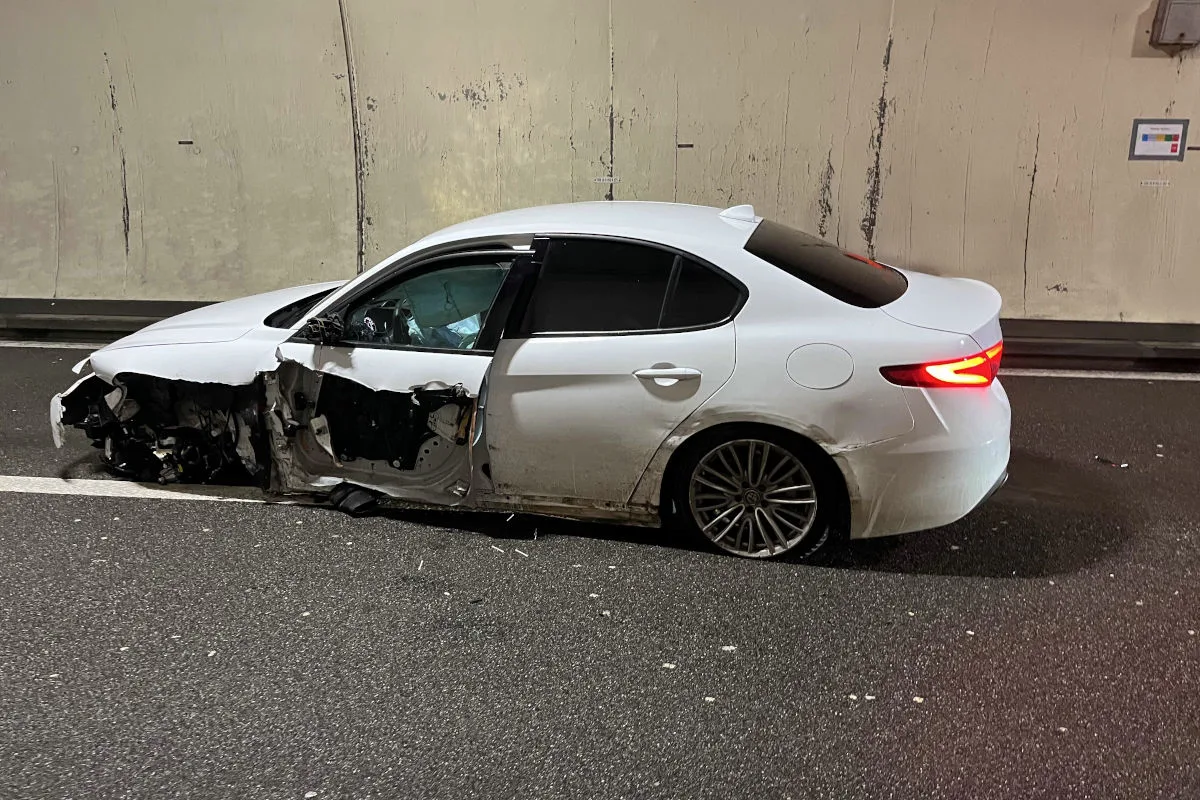 A3 Lupfig AG – Auto kollidiert mit Tunnelwand