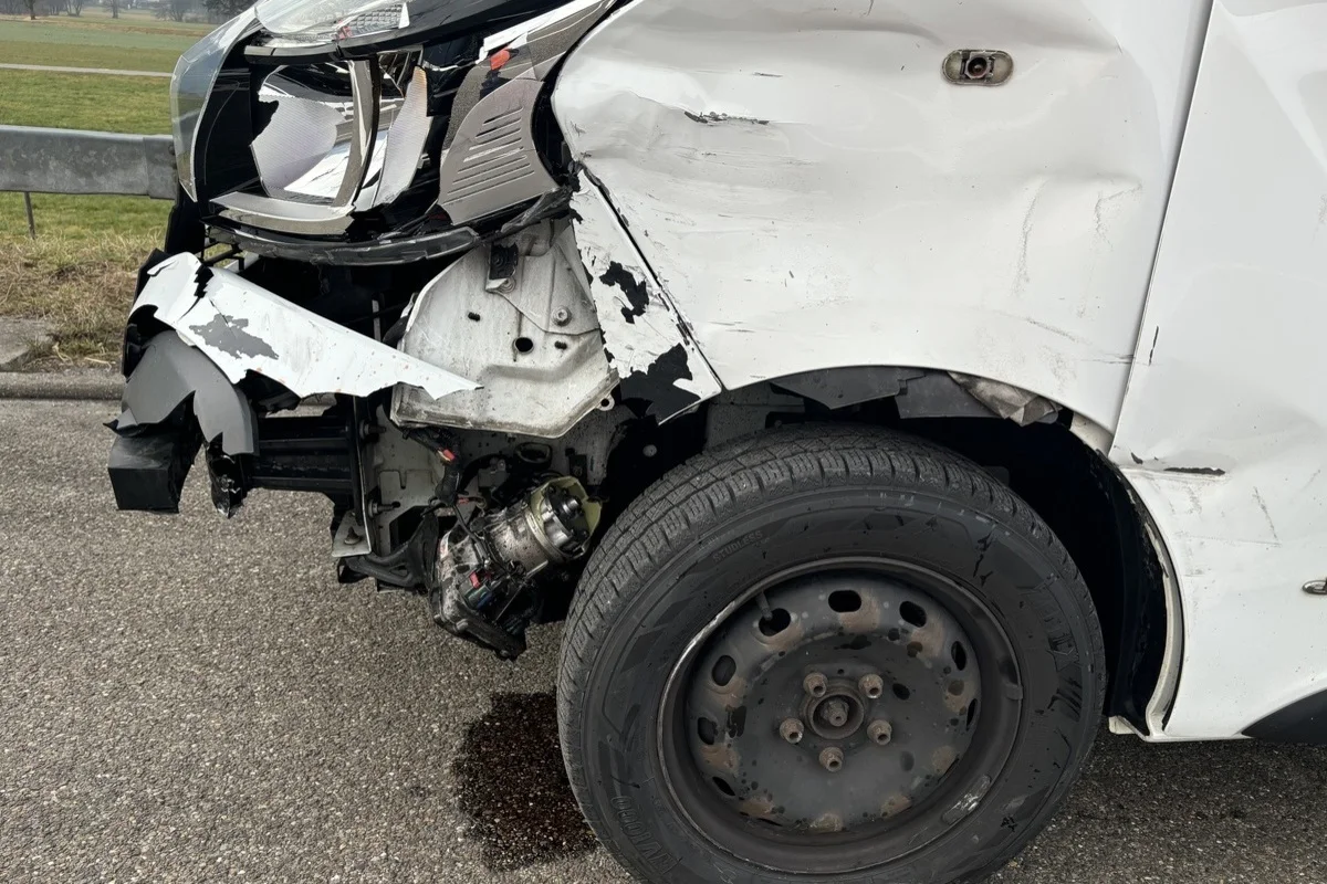 Unfall in Bilten GL – Bremsmanöver zu spät bemerkt 