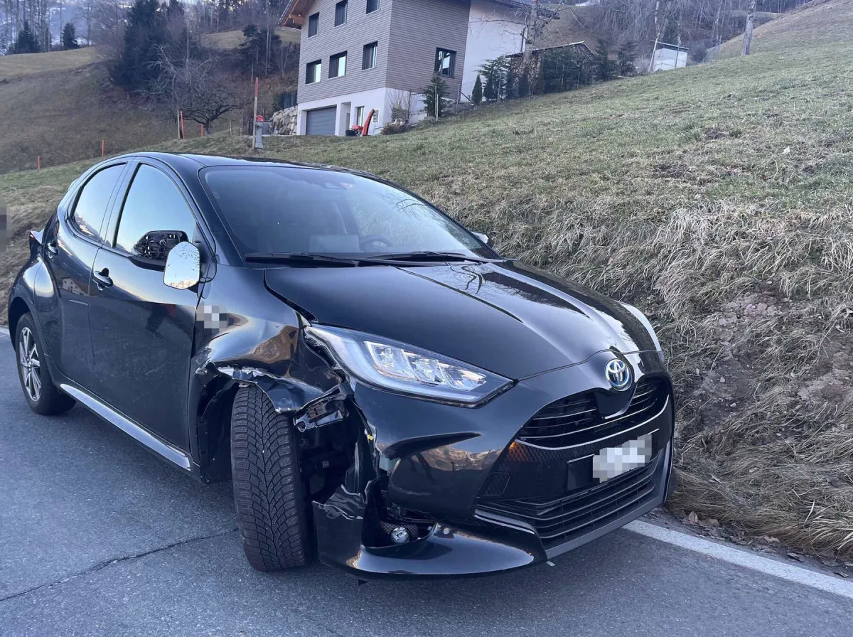 Flums SG - Unfall zwischen Motorrad und Auto 