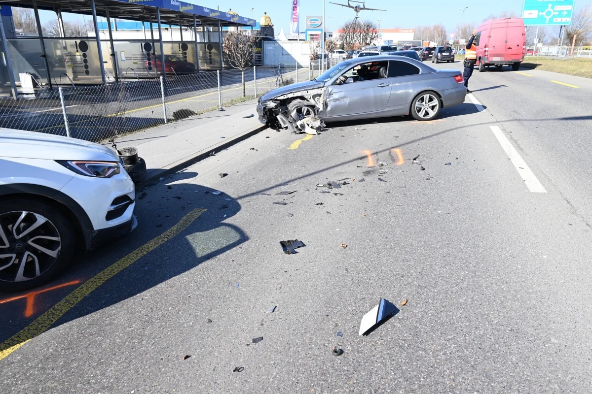 Unfall in Staad SG – Frontalkollision zweier Autos
