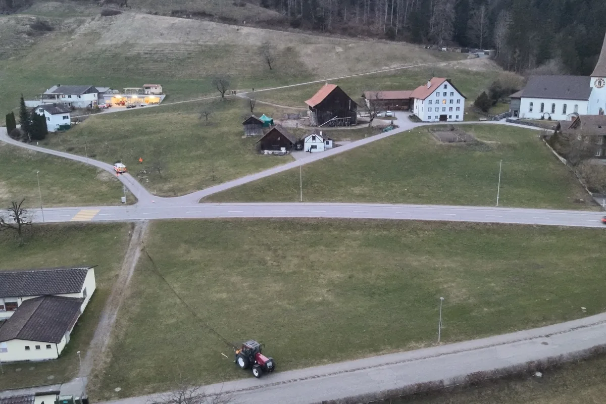Fischenthal ZH – Forstwart bei Unfall auf Widenreitistrasse schwer verletzt