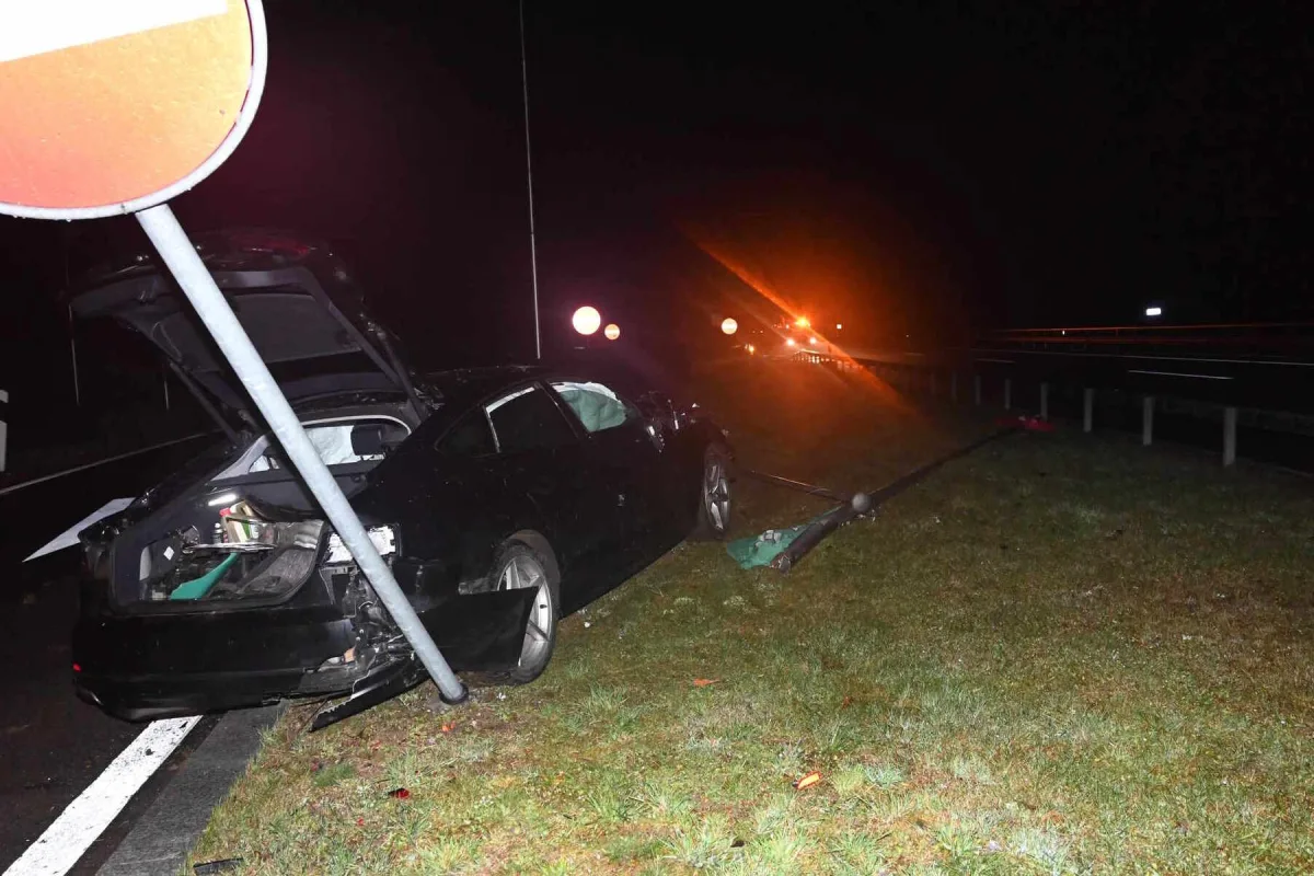 Züberwangen SG – Fahrunfähig auf der A1 Unfall gebaut
