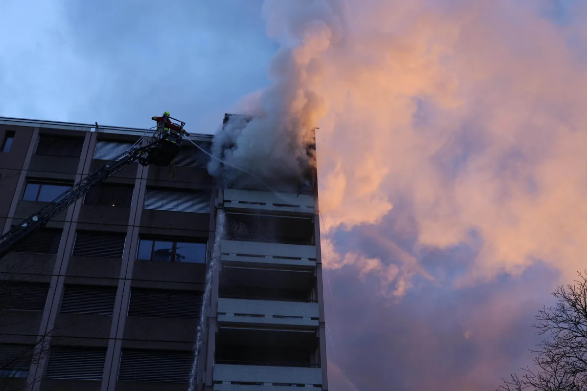 Brand in Cham ZG – 30 Personen evakuiert