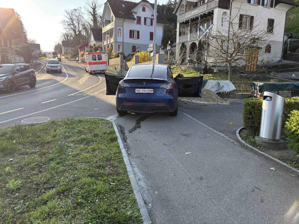 Turgi AG – Bei Unfall heftig in Gartenmauer gekracht