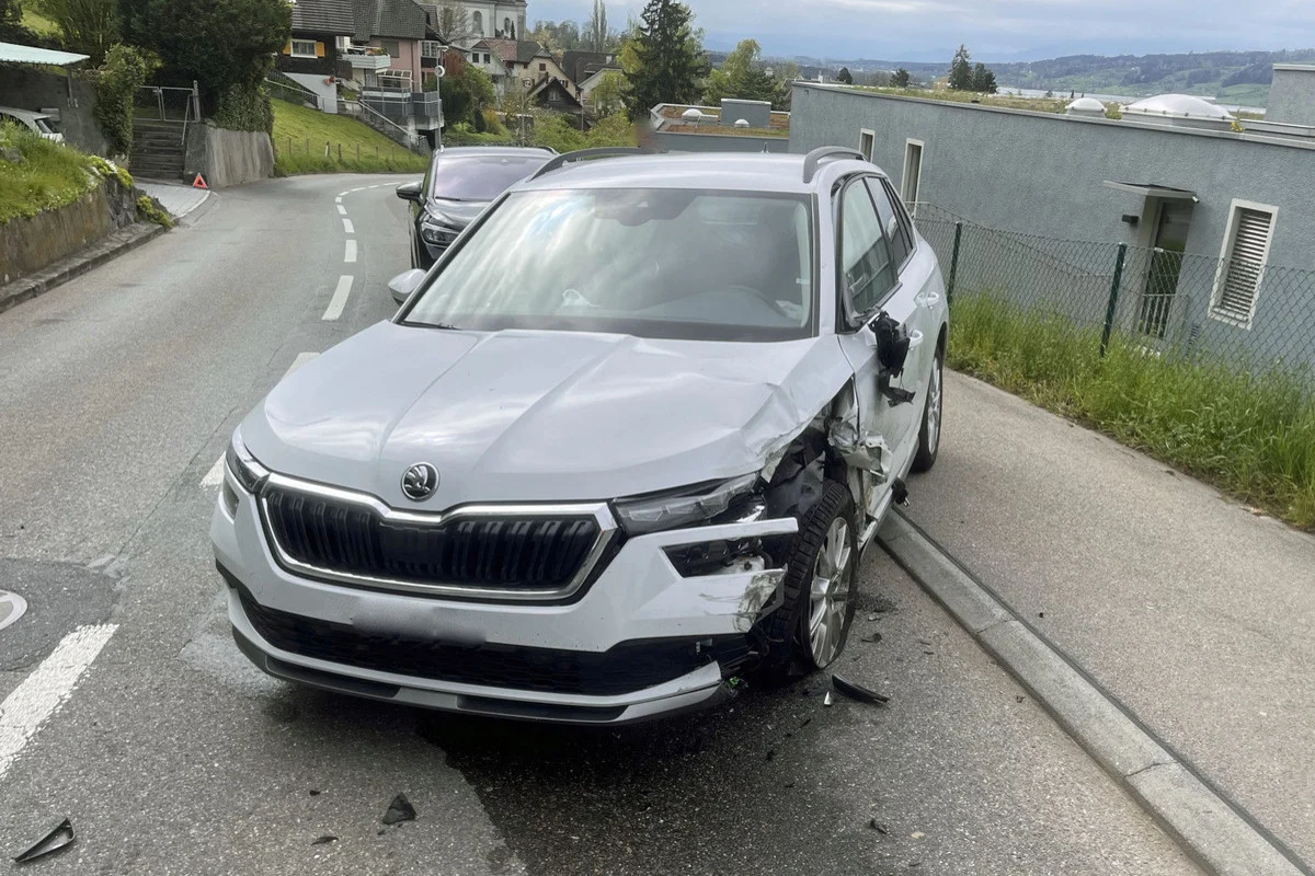 Unfall in Hitzkirch LU – Zwei Fahrzeuge kollidieren frontal 