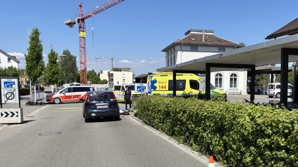 Bad Zurzach AG – Velofahrer (25) nach Unfall ins Spital geflogen