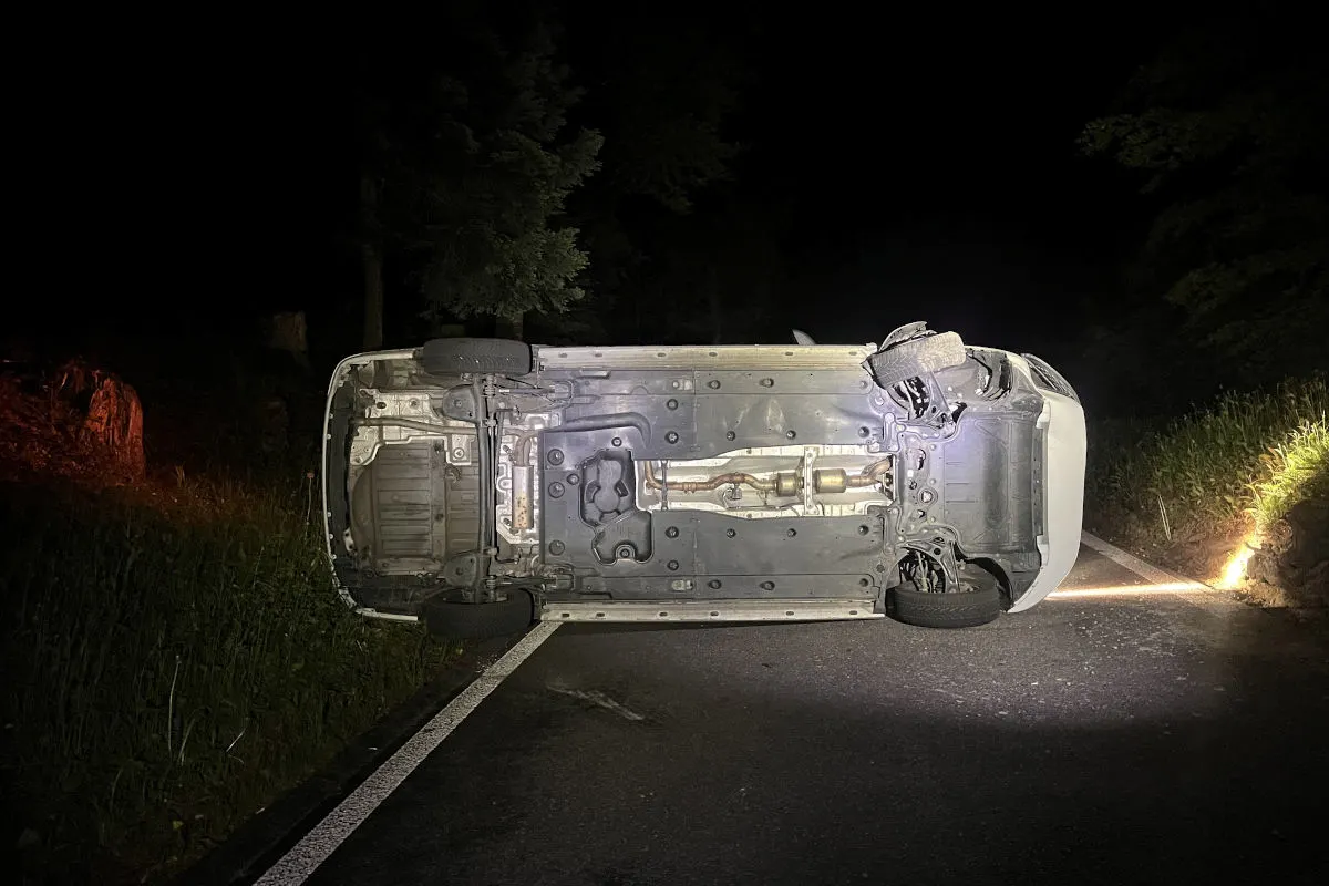 Selbstunfall in Reitnau AG – Lieferwagen auf Seite gekippt