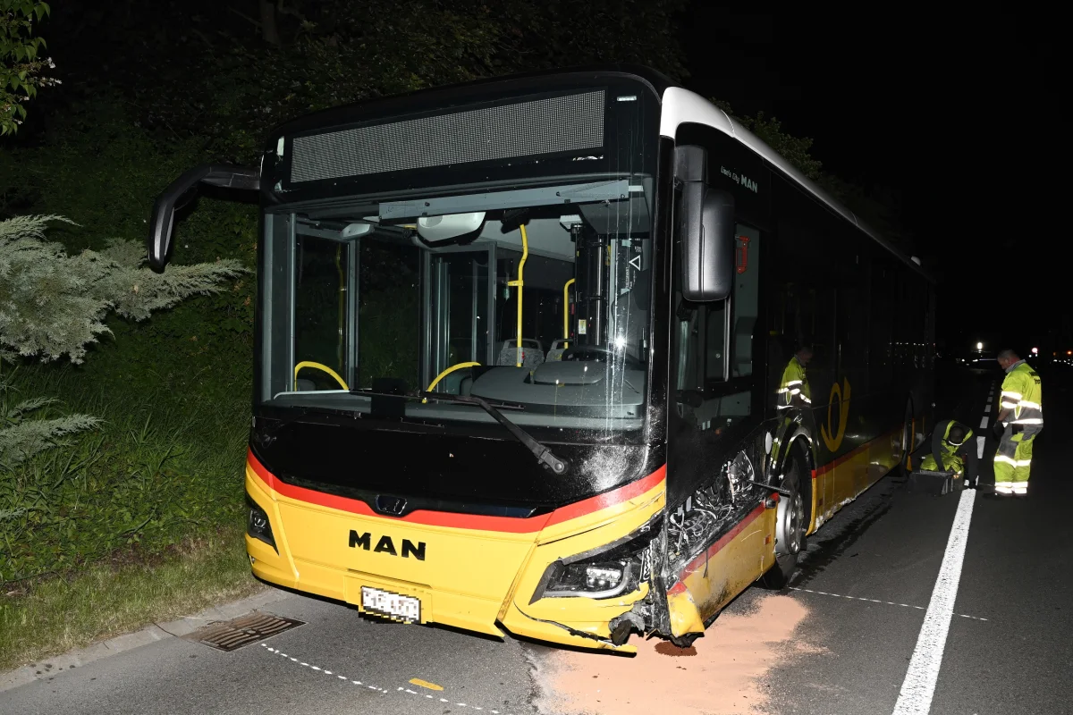 Aesch b. Neftenbach ZH – Autofahrer (19) bei Unfall schwer verletzt