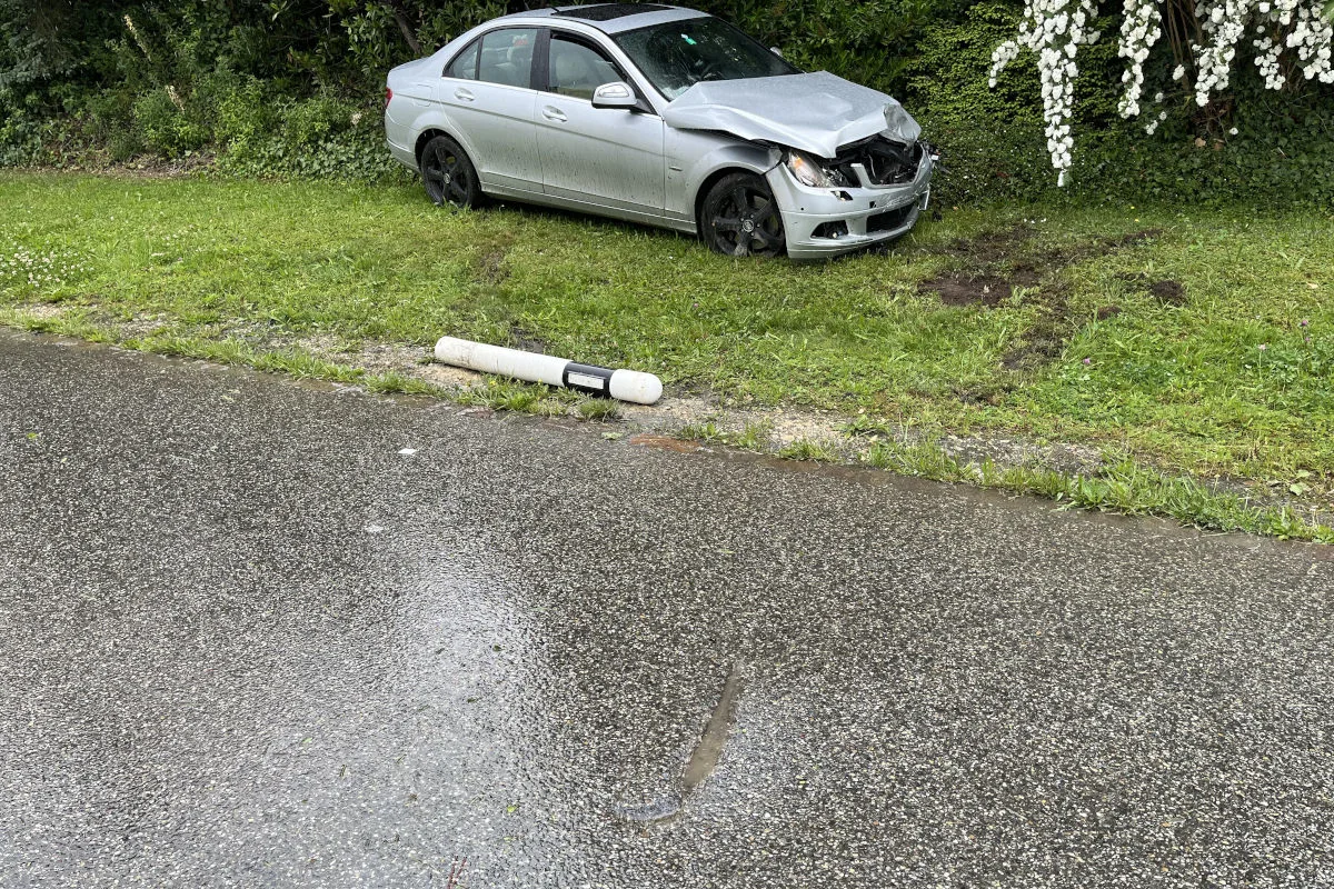 Unfall in Böttstein AG – Drei Verletzte nach seitlich-frontaler Kollision