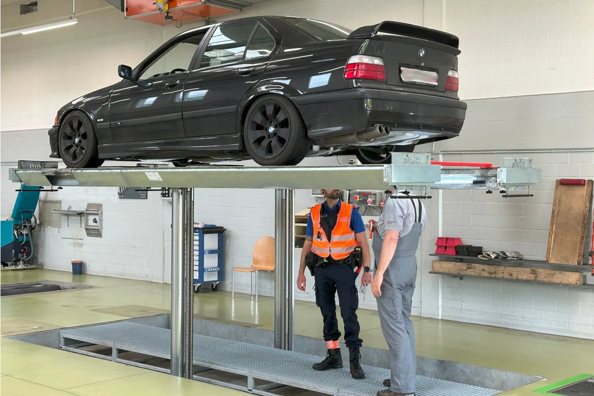 Schwerpunktkontrollen in Pfäffikon SZ und in Schwyz – 11 Anzeigen wegen Mängeln