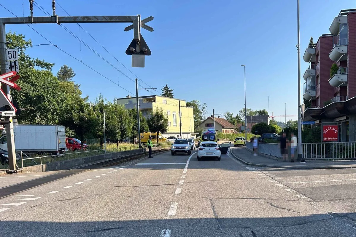 Oberentfelden AG – Fussgänger bei Unfall schwer verletzt
