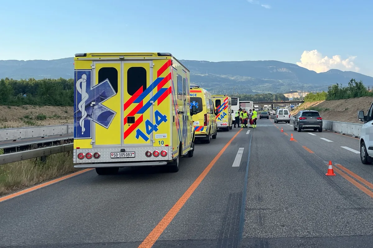 Deitingen SO – Mehrere Verletzte nach Auffahrkollision zwischen Bus und Lastwagen