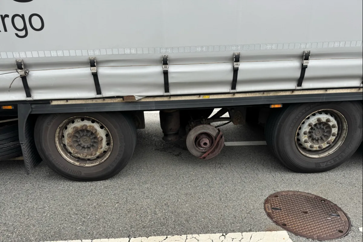 Schaanwald FL – LKW fährt ohne Rad – Polizei stoppt gefährliches Fahrzeug