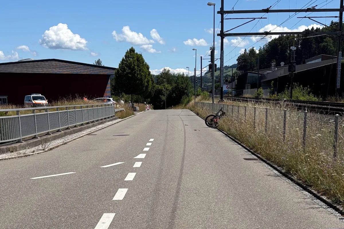 Unfall in Flawil SG –  Auto kollidiert mit E-Bike  