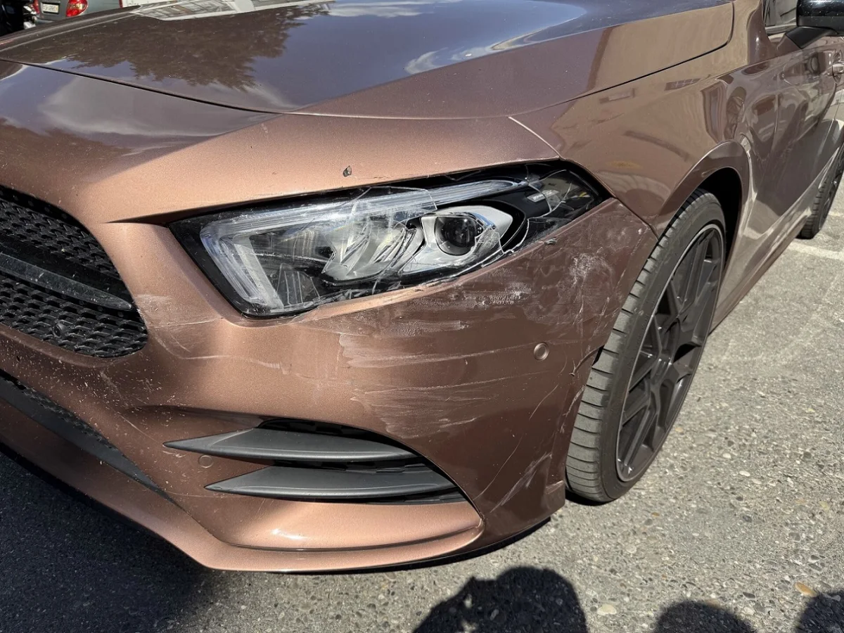 Unfall in Schaffhausen – Auf Parkplatz mit Oldtimer kollidiert und geflüchtet