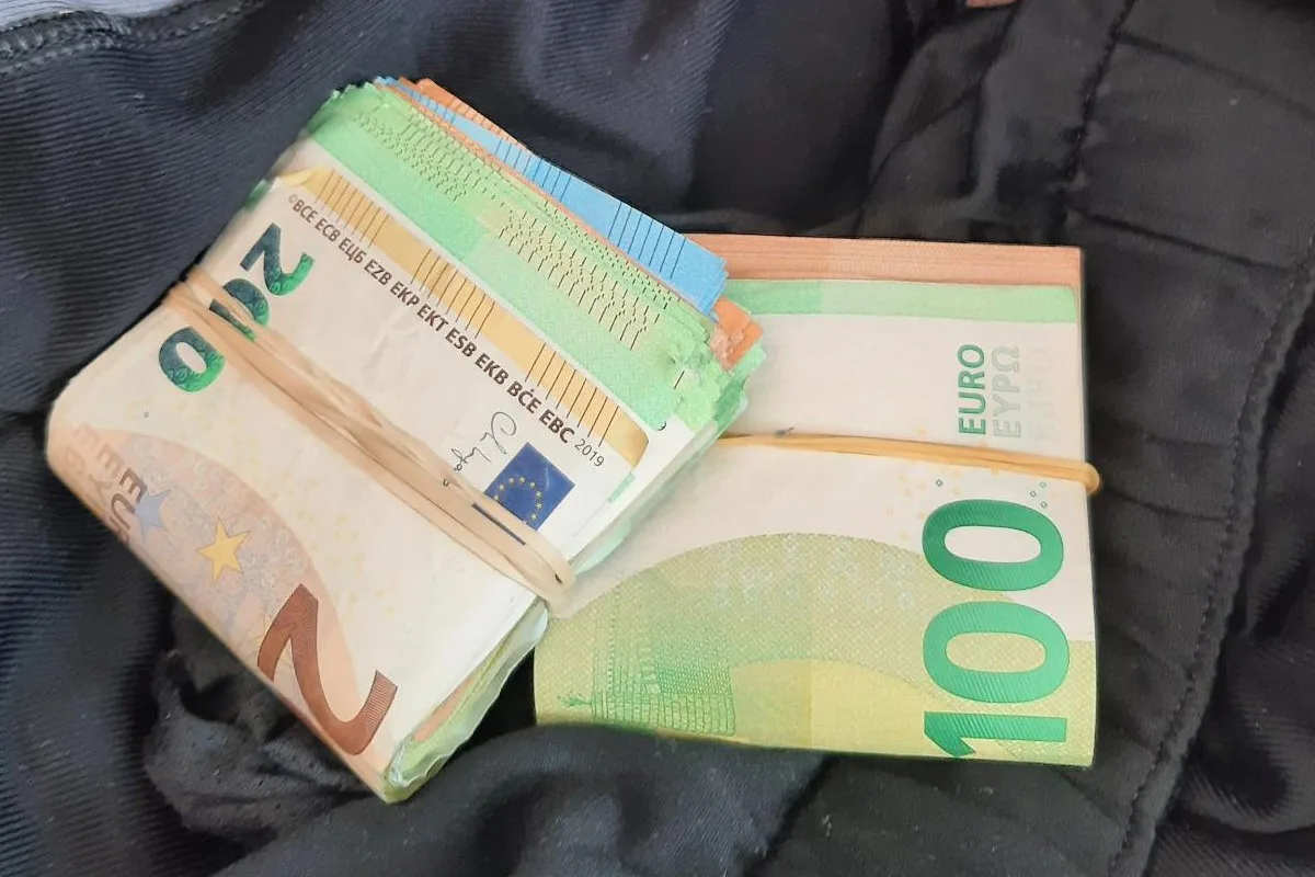 Aachen NW – Polizei stellt mutmaßliche Hehlerware und Bargeld sicher