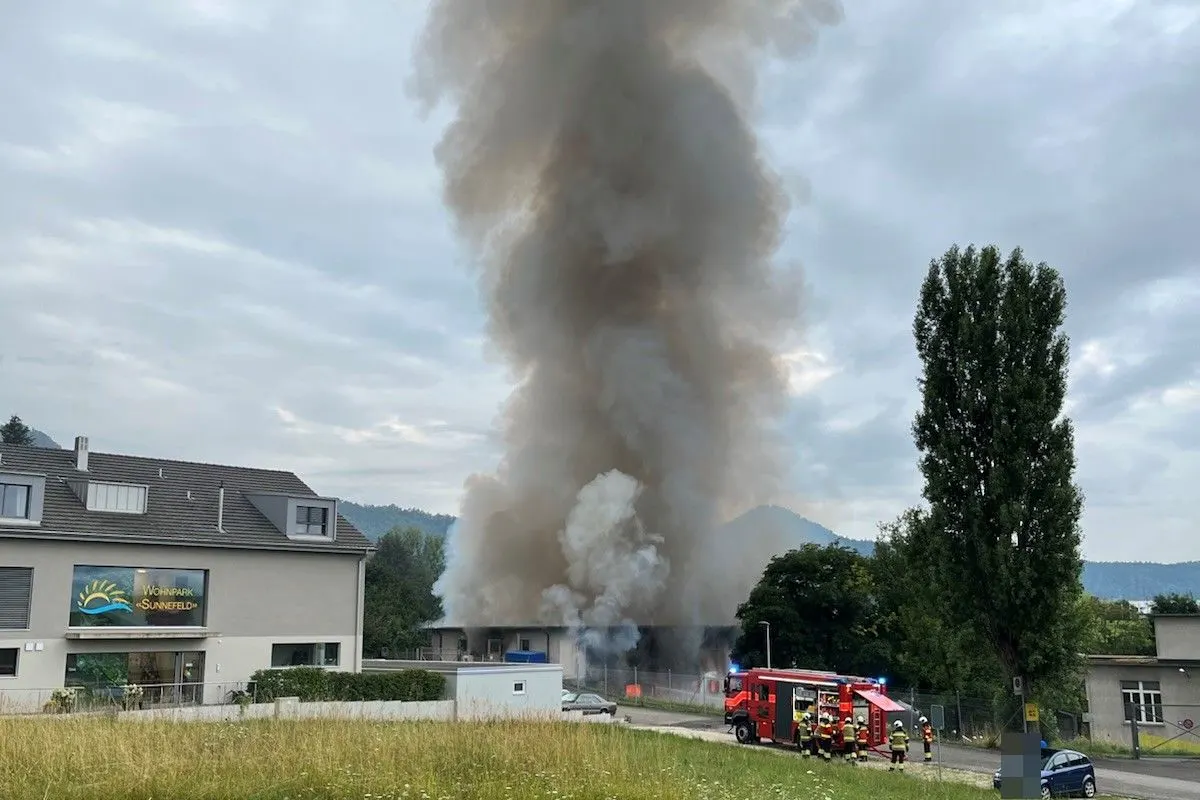 Breitenbach SO – Feuerwerk löst Brand in Firmengebäude aus