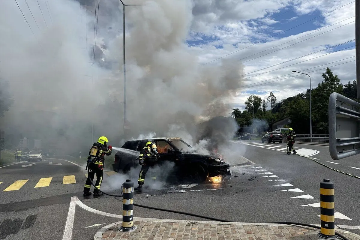Goldau SZ – Auto komplett ausgebrannt