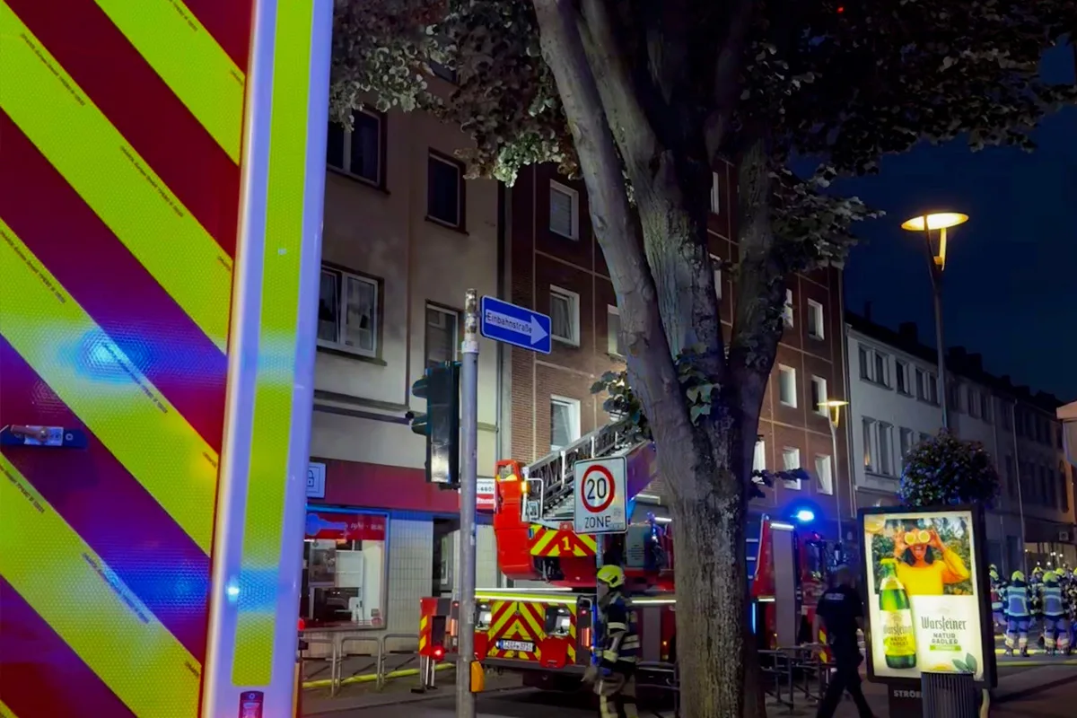 Gelsenkirchen NW – Vier Verletzte bei Kellerbrand in Wohnhaus